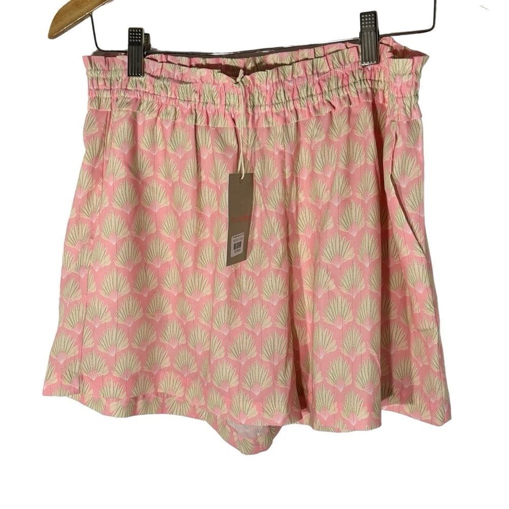 NWT Boutique Pink Floral Scalloped Elastic Waist Remi Shorts Size L